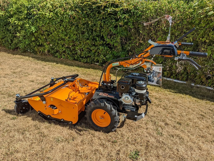 Profi-Rasenpflege / Schlegelmäher