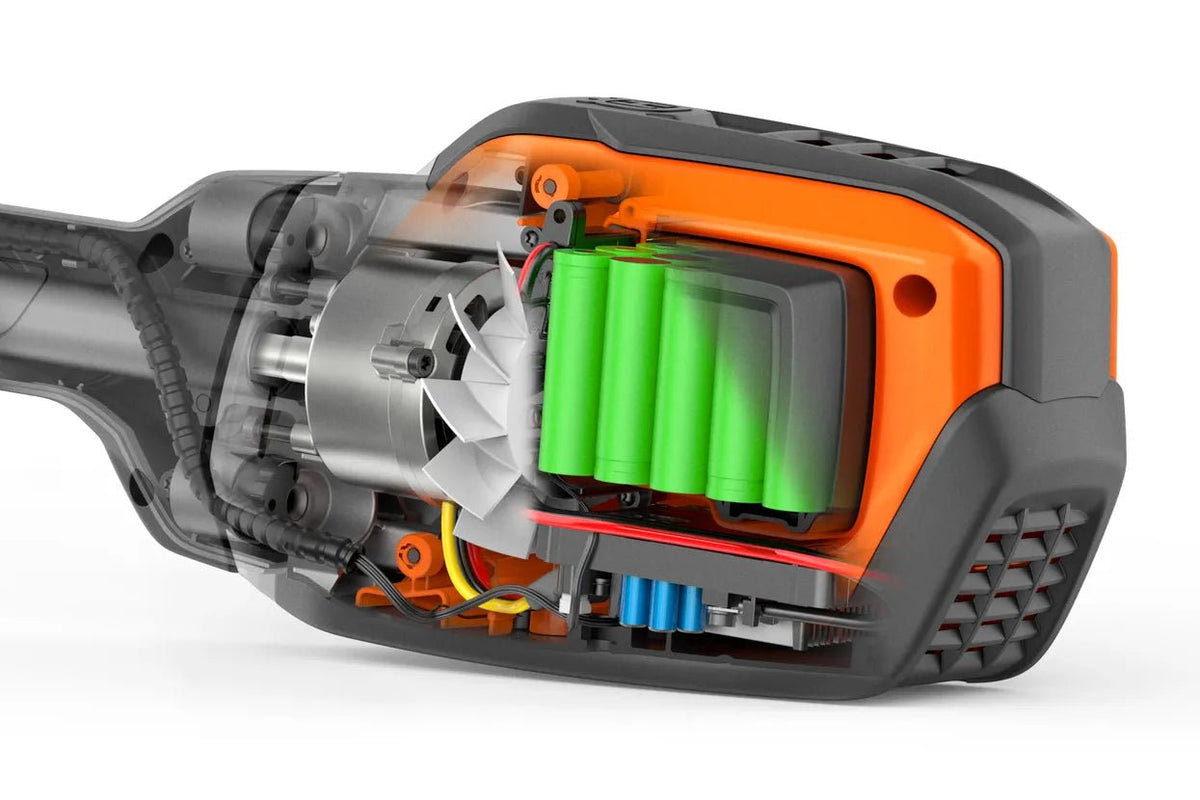 Husqvarna 535iFR Akku Freischneider für leichte Forstarbeiten - Husqvarna®