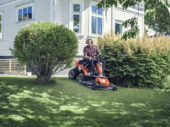 Husqvarna Rider R 320X AWD mit 103cm Mähwerk - Husqvarna®