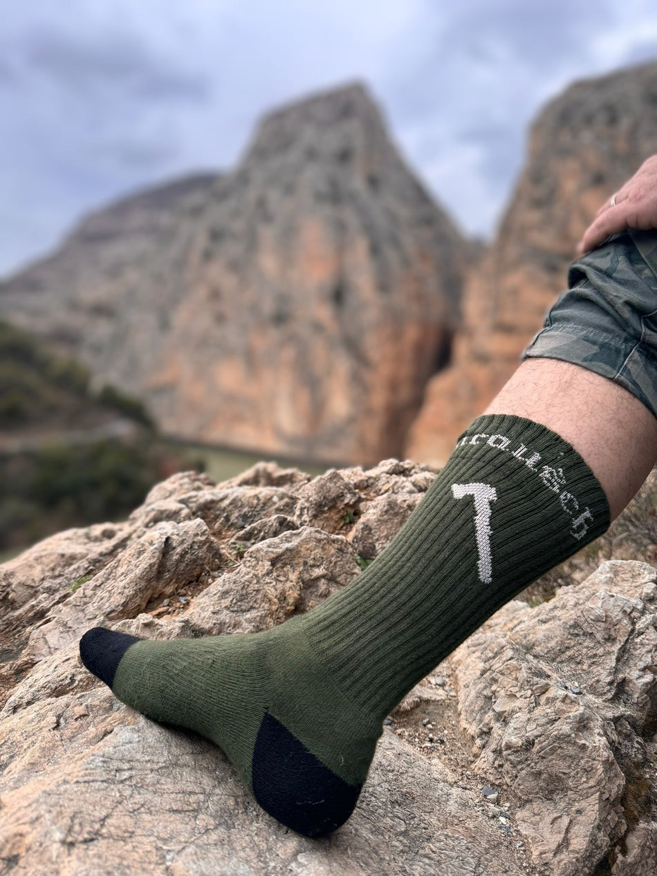 Kiefernrausch Outdoor-Socken mit Axt-Stickerei - Kiefernrausch