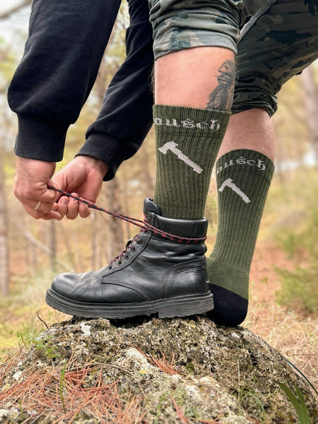Kiefernrausch Outdoor-Socken mit Axt-Stickerei - Kiefernrausch