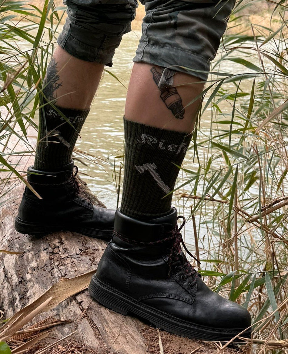 Kiefernrausch Outdoor-Socken mit Axt-Stickerei - Kiefernrausch