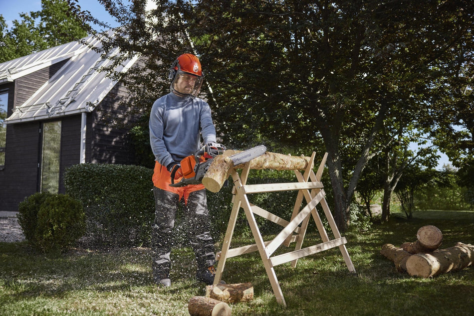 Tolle, neue Husqvarna 240i Akku Kettensäge - Husqvarna®